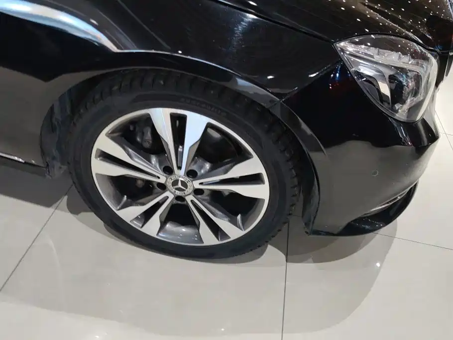 Mercedes-Benz E-Class — миниатюра 6