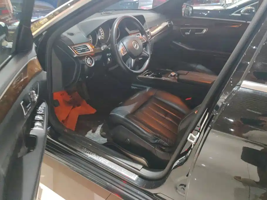 Mercedes-Benz E-Class — миниатюра 9