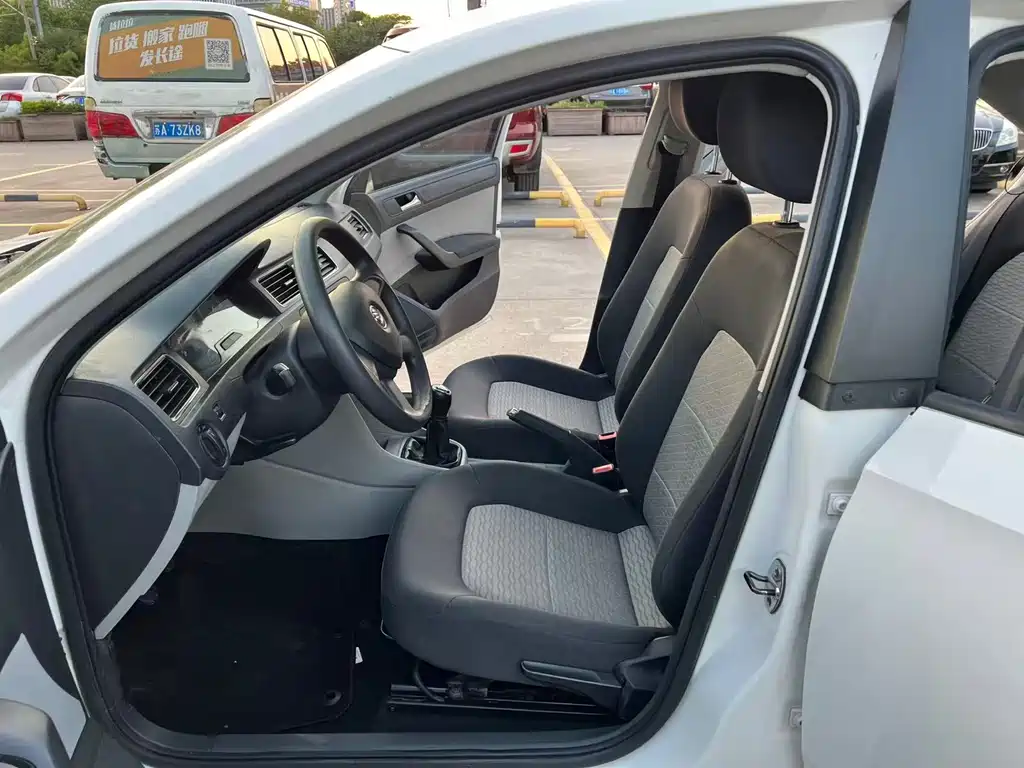 Skoda Rapid — миниатюра 4