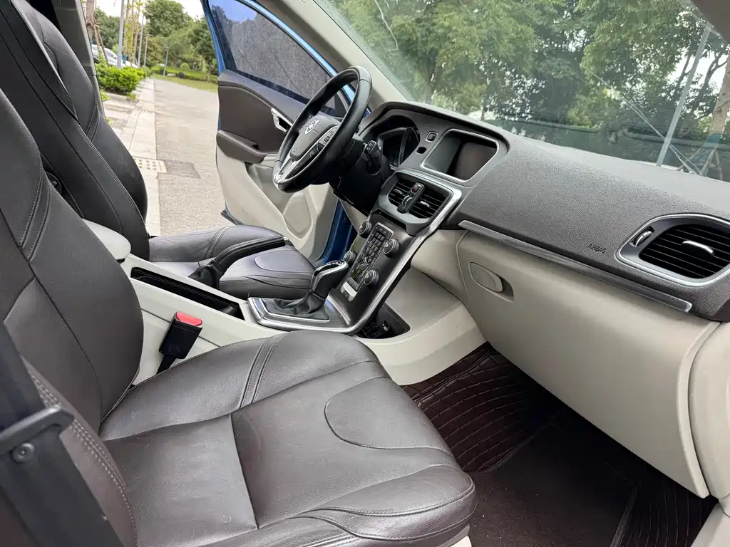 Volvo V40 — миниатюра 7