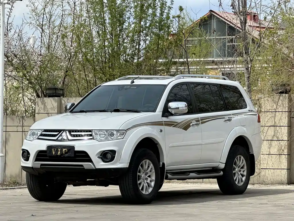 Mitsubishi Pajero Sport 2014