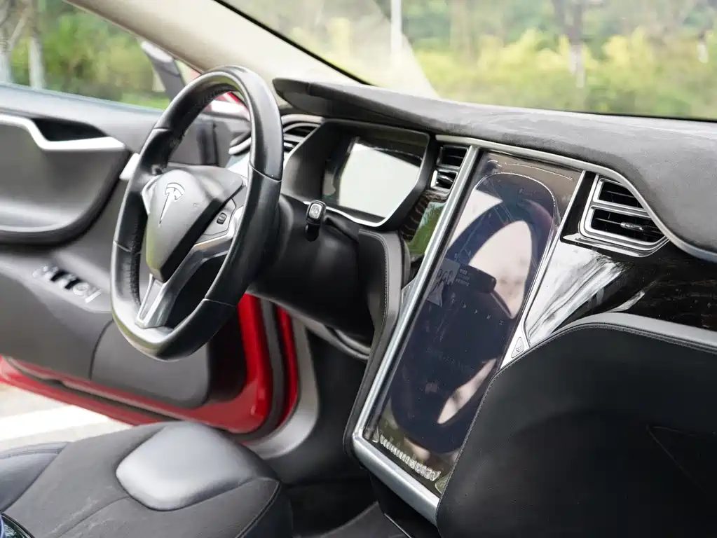 Tesla Model S — миниатюра 16