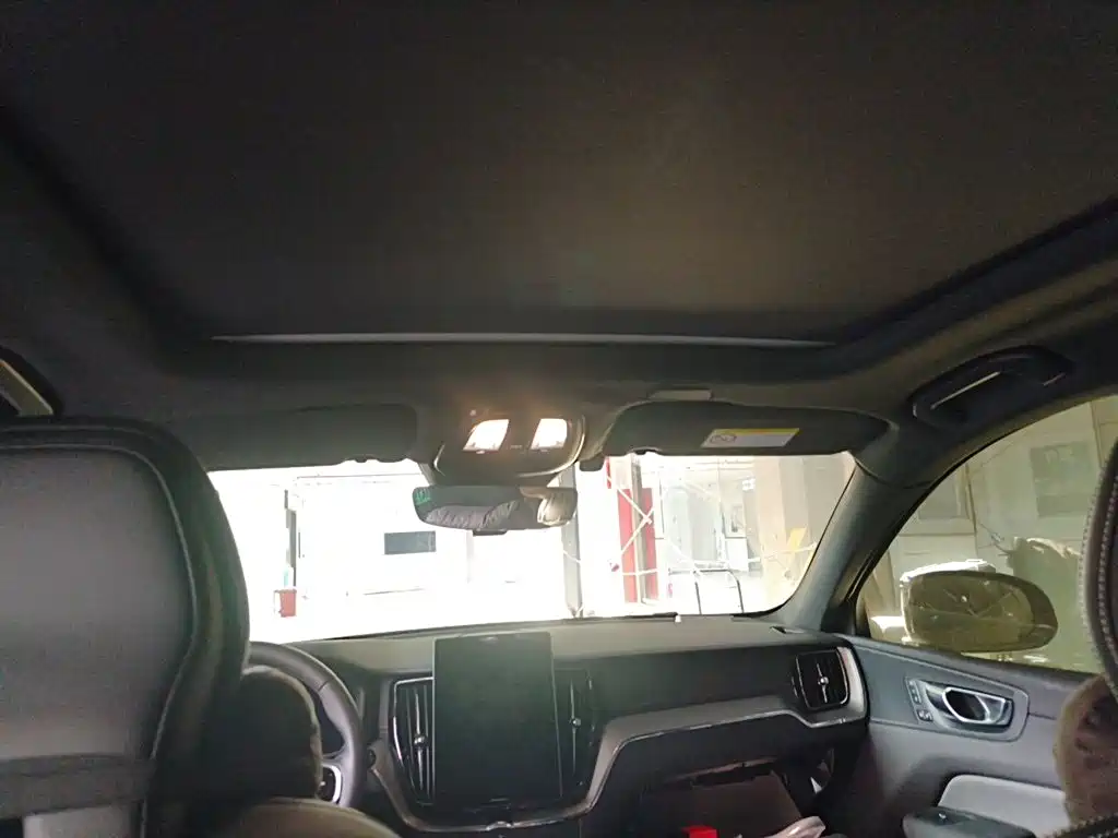 Volvo XC60 PHEV — миниатюра 14