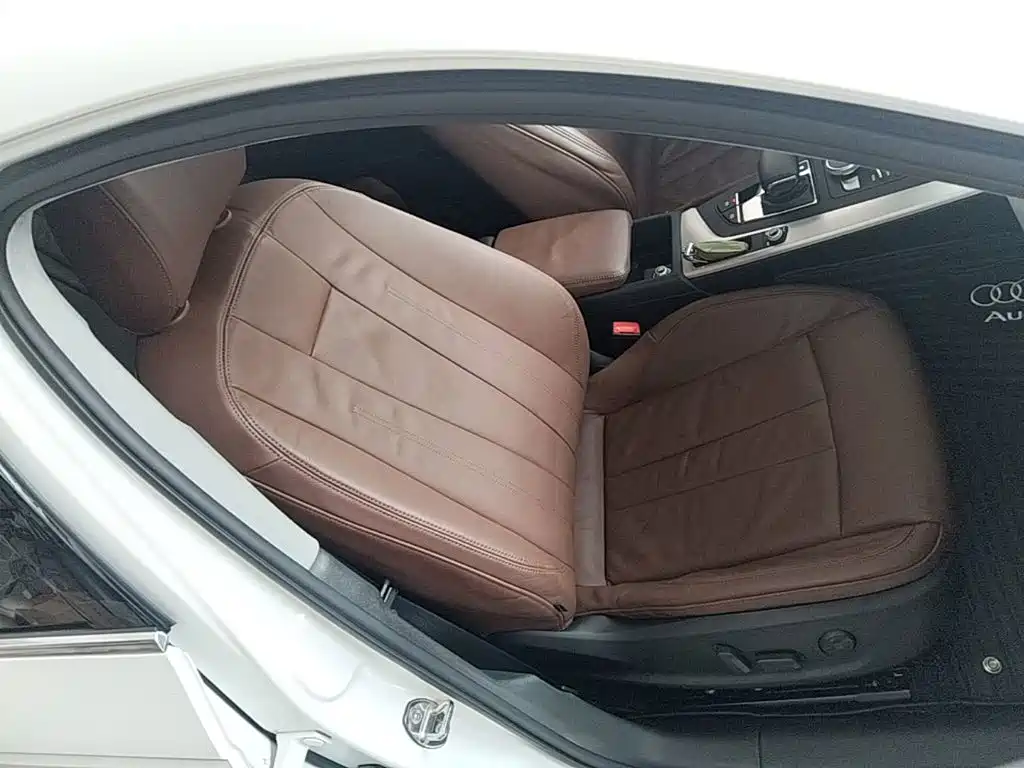 Audi A4L — миниатюра 25