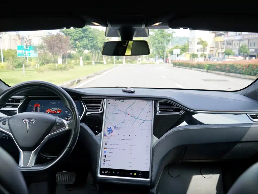 Tesla Model S — миниатюра 14