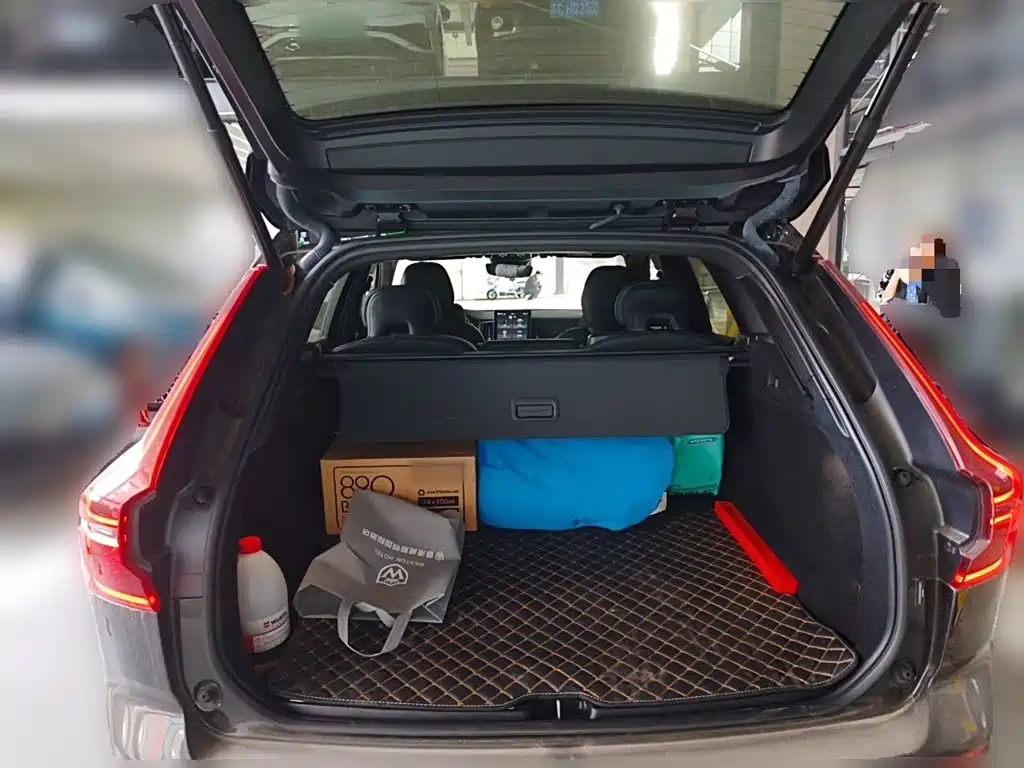 Volvo XC60 PHEV — миниатюра 15