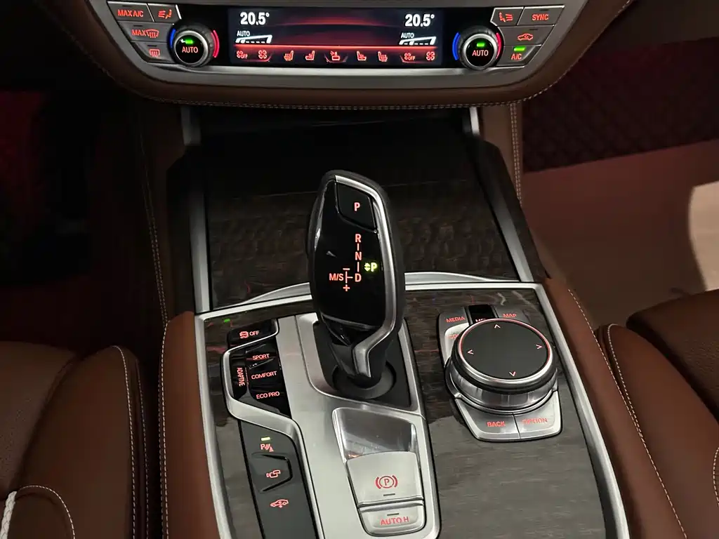 BMW 7 Series — миниатюра 12