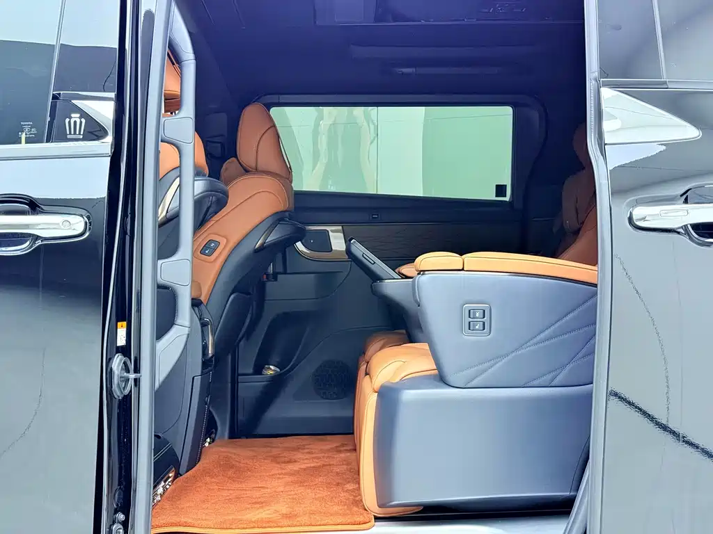 Toyota Vellfire — миниатюра 8