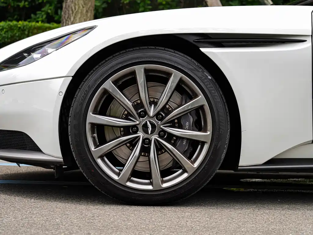 Aston Martin DB11 2019 4.0T V8 Volante