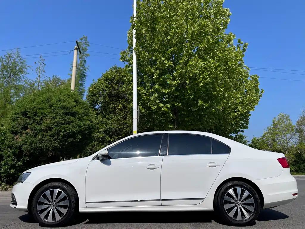 Volkswagen Sagitar - фото 4