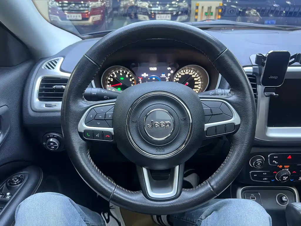Jeep Compass — миниатюра 5