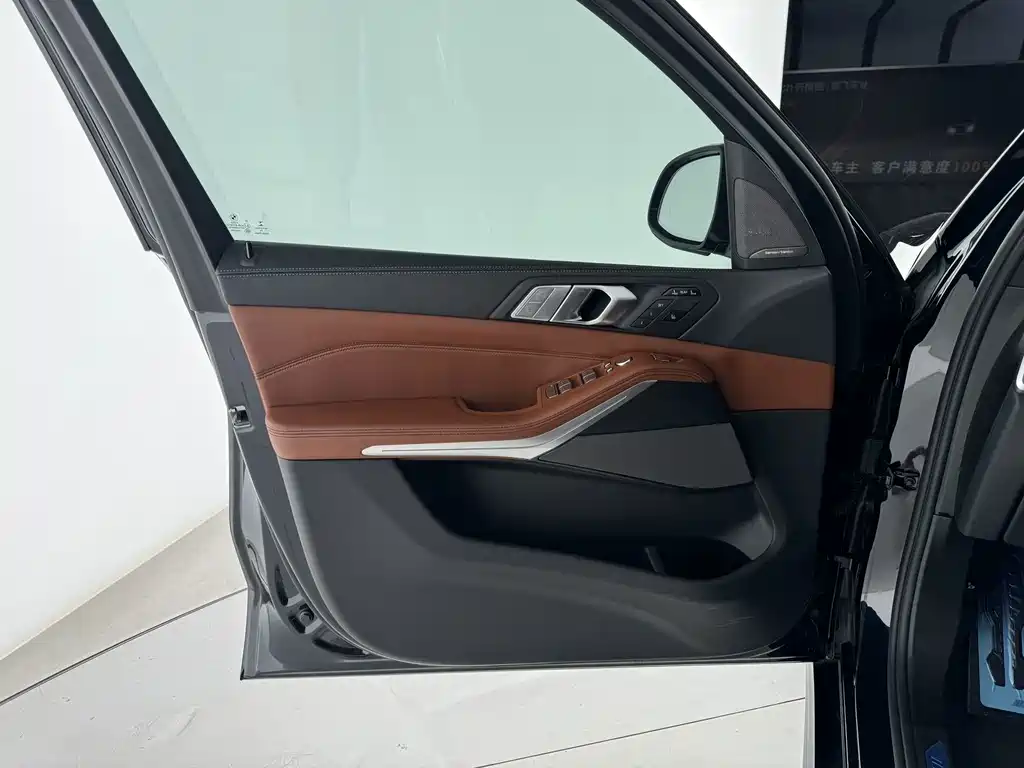 BMW X7 — миниатюра 12