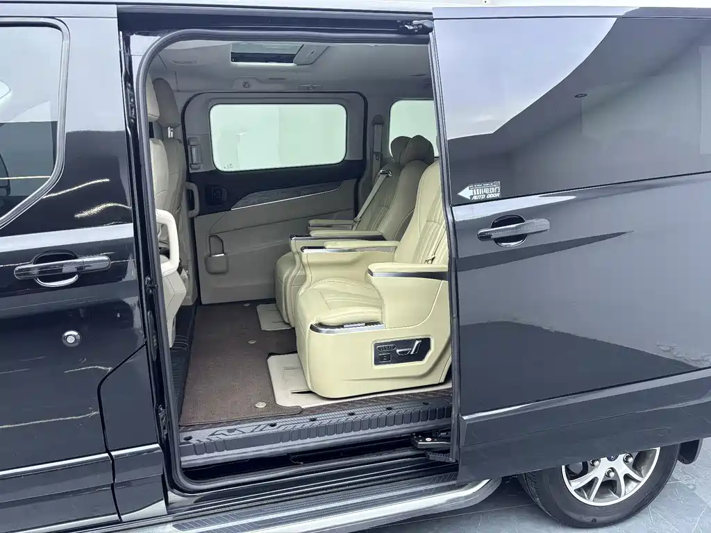 Ford Tourneo — миниатюра 16