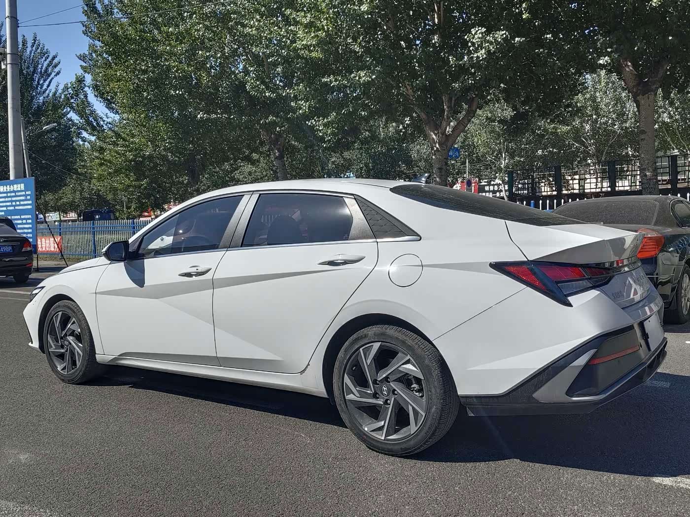 Hyundai Elantra 1.5 л 2024 г. Белый, пробег 15000 км