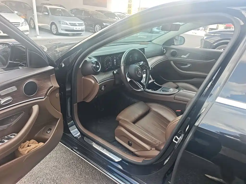 Mercedes-Benz E-Class — миниатюра 4