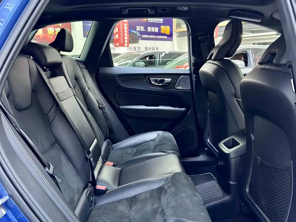Volvo XC60 PHEV — миниатюра 7