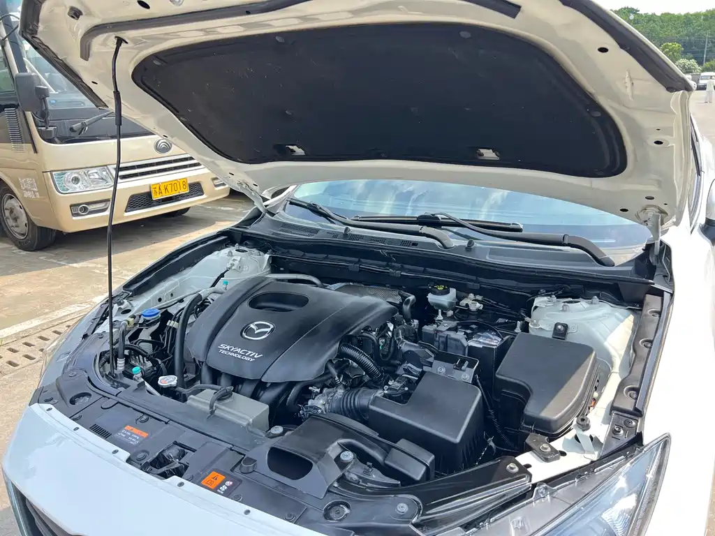 Mazda 3 Axela Sedan 1.5L Auto Luxury Type, фото 24