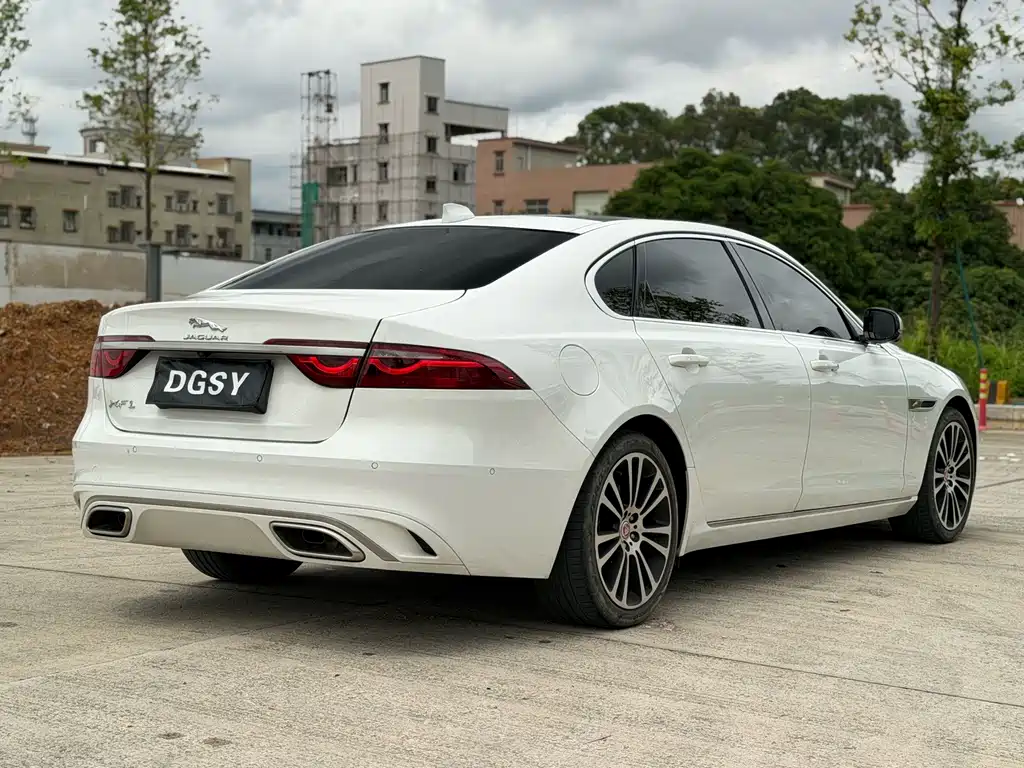 Jaguar XFL — миниатюра 4