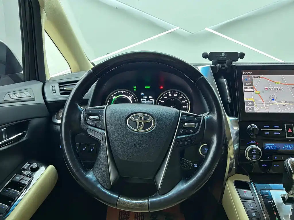 Toyota Vellfire — миниатюра 10