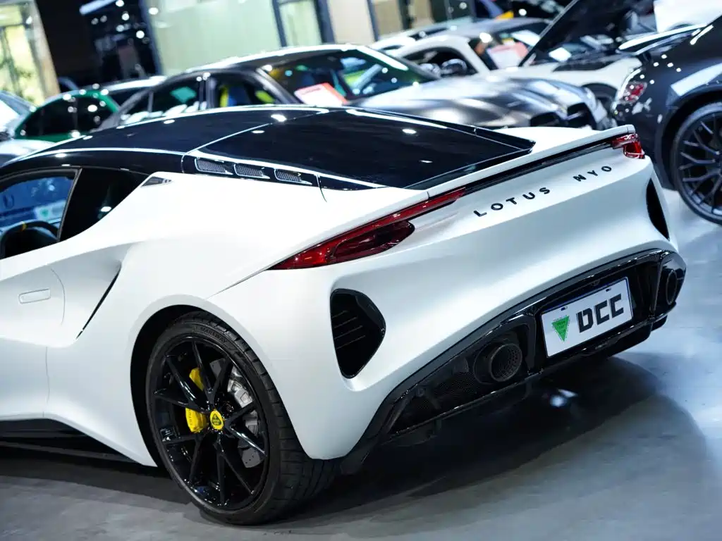 Lotus Emira — миниатюра 9