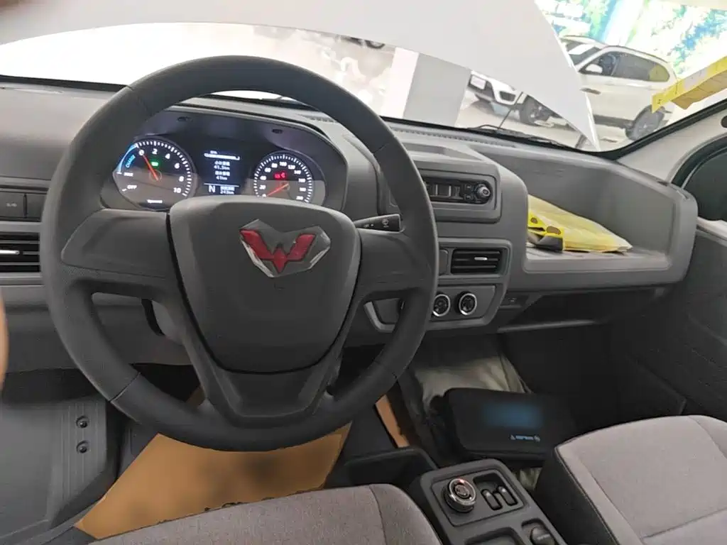 Wuling Yangguang — миниатюра 10