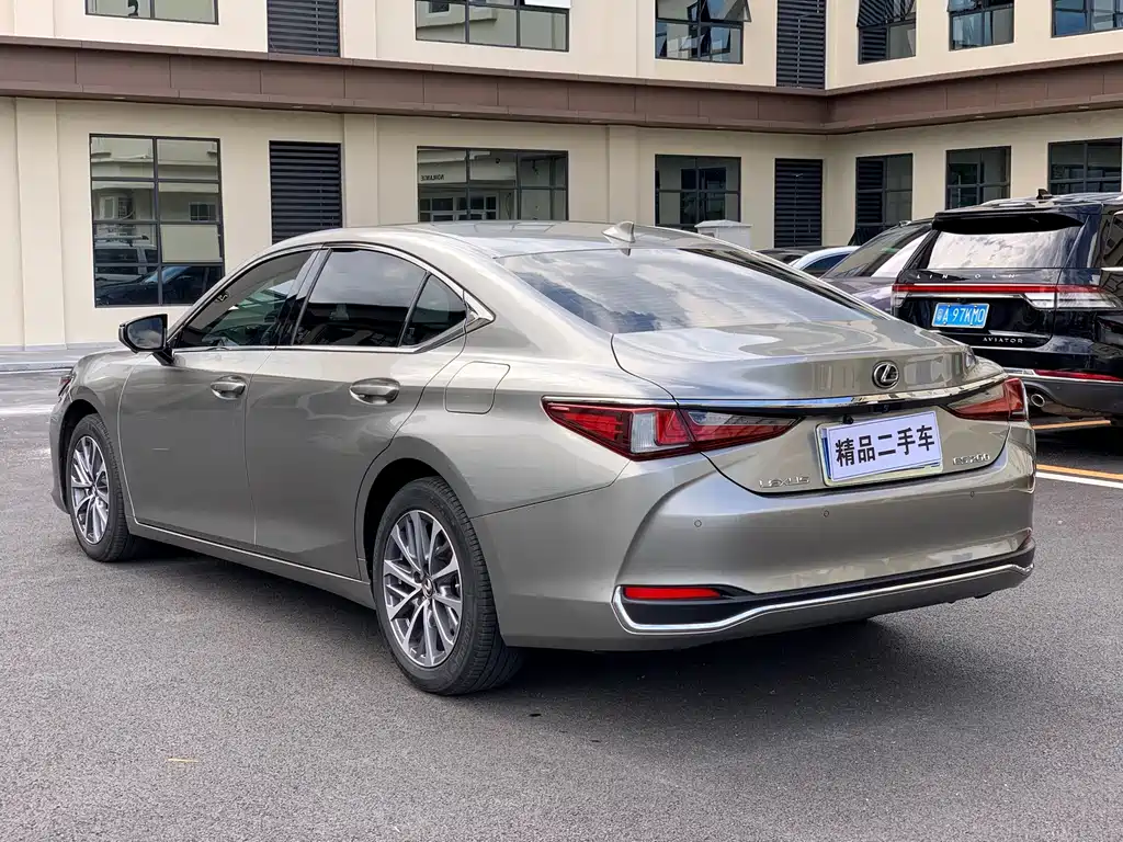 Lexus ES 2023 200