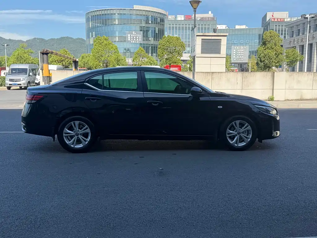 Nissan Sylphy — миниатюра 6