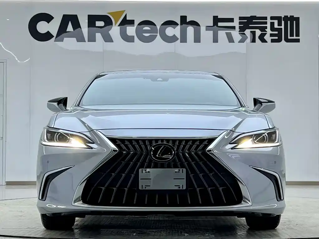 Lexus ES 2023