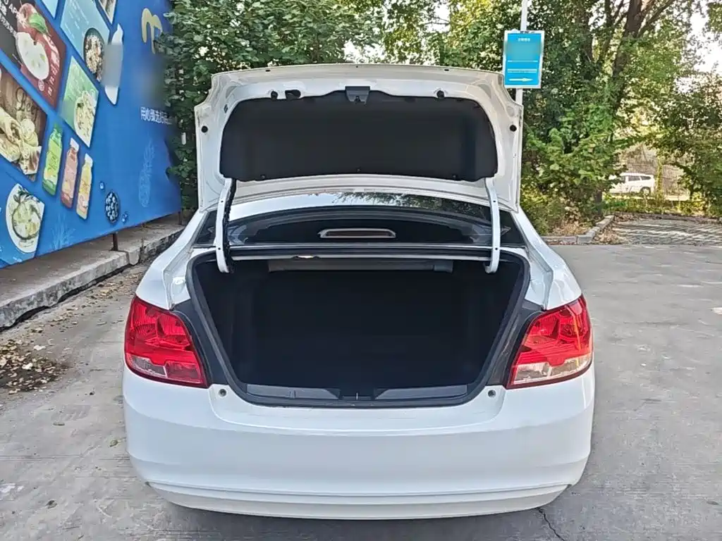 Chevrolet Sail — миниатюра 19