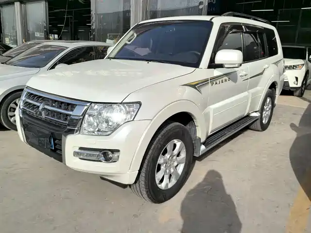 MITSUBISHI PAJERO 2018