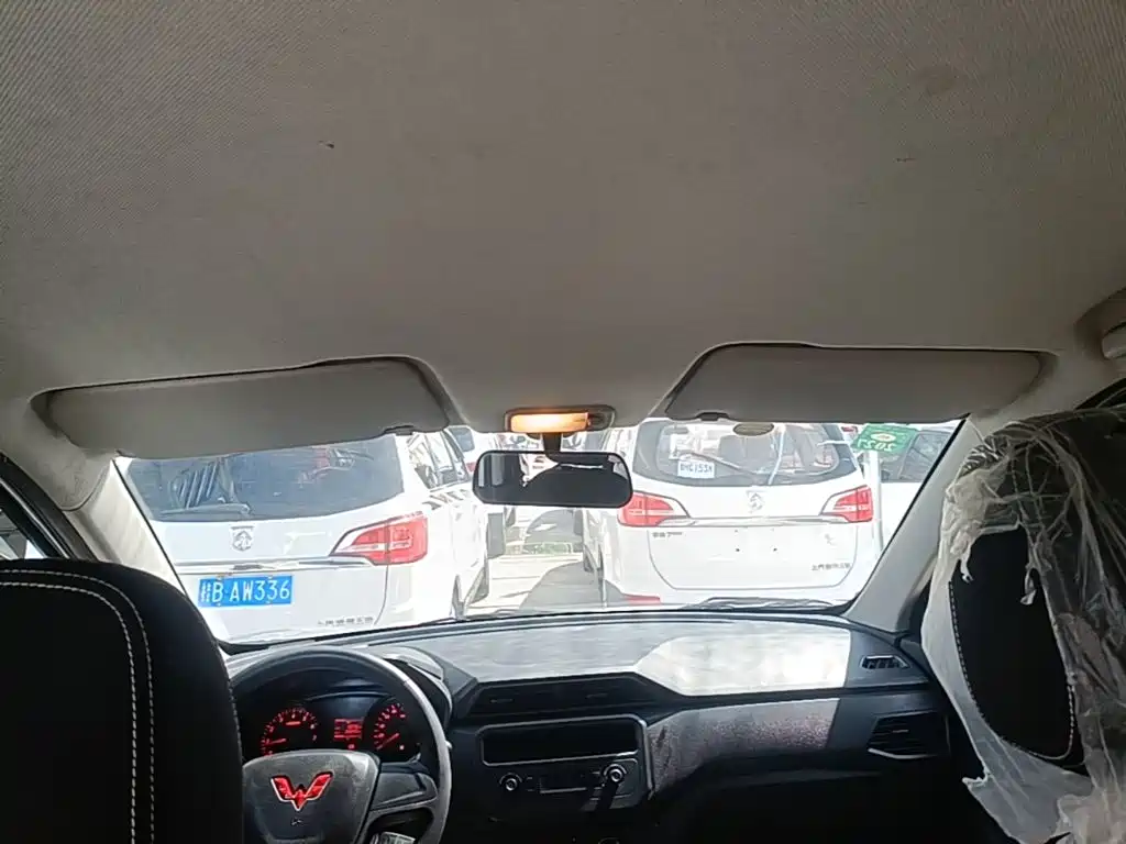 Wuling Hongguang — миниатюра 18