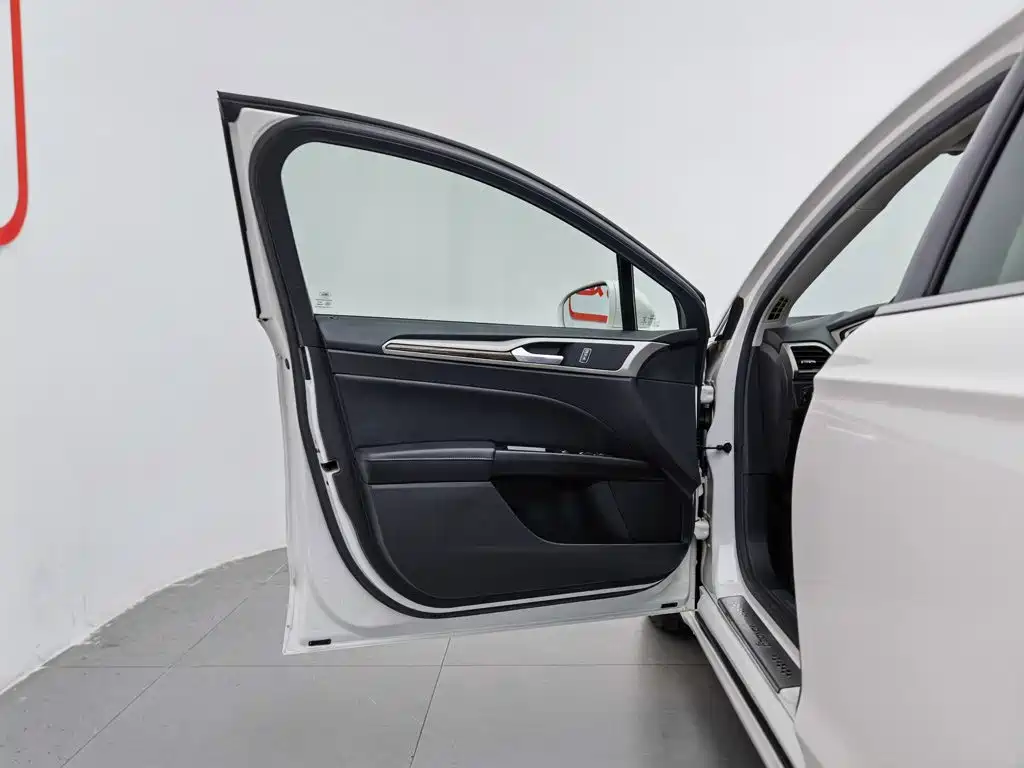 Ford Mondeo 2013 2.0L GTDi200 Luxury
