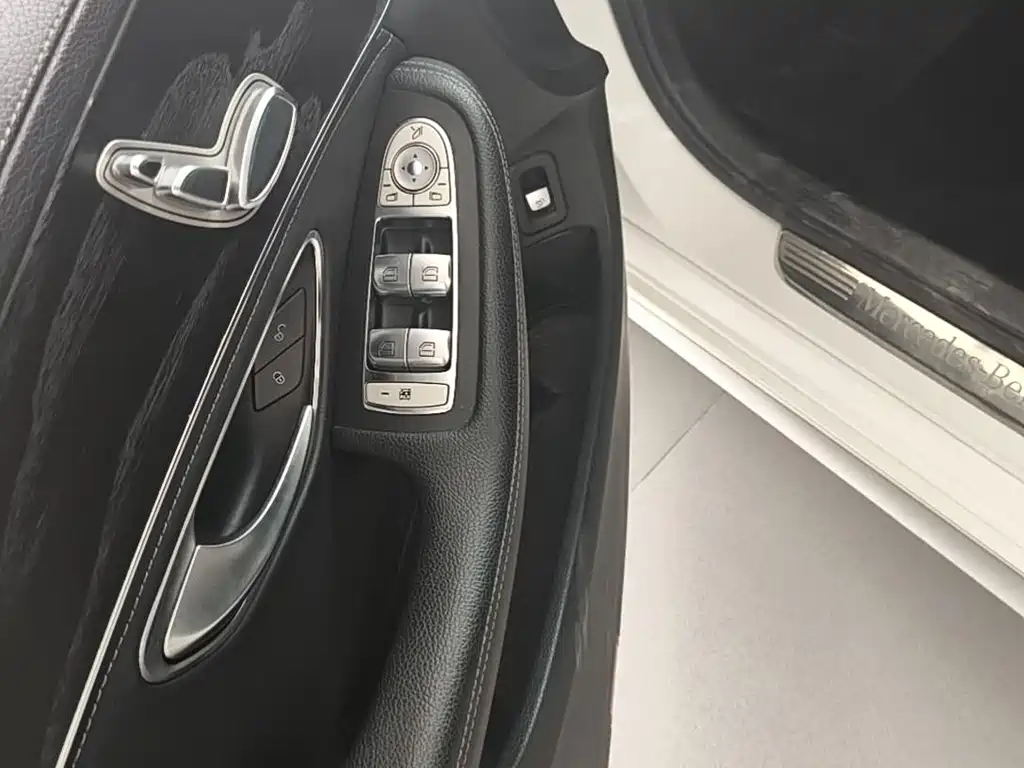 Mercedes-Benz C-Class — миниатюра 8
