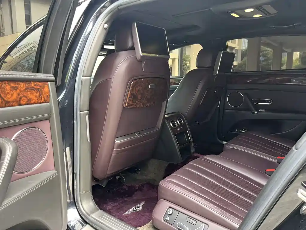 Bentley Flying Spur — миниатюра 3