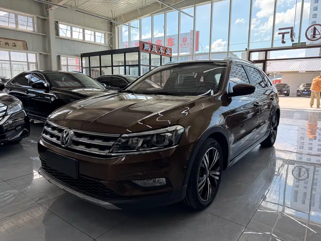 Купить Volkswagen Cross Lavida