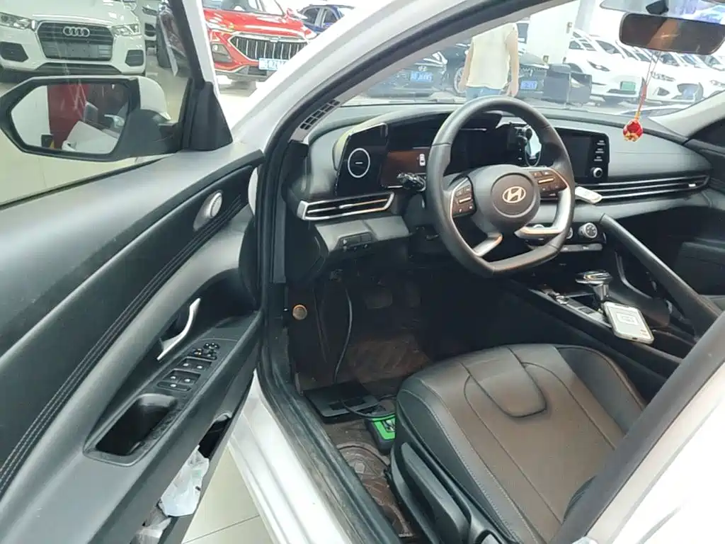 Hyundai Elantra — миниатюра 16