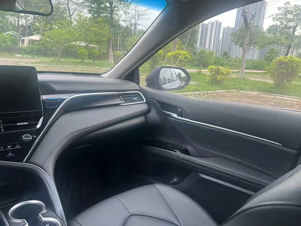 Toyota Camry 2021 2.0G Luxury