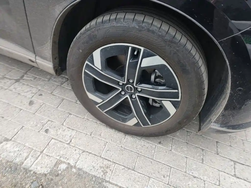 Volvo XC70 PHEV — миниатюра 8