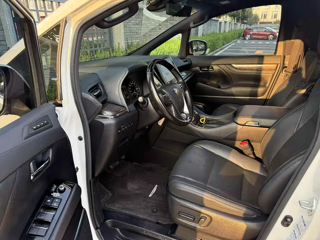 Toyota Vellfire 2021 2.5L HV Luxury