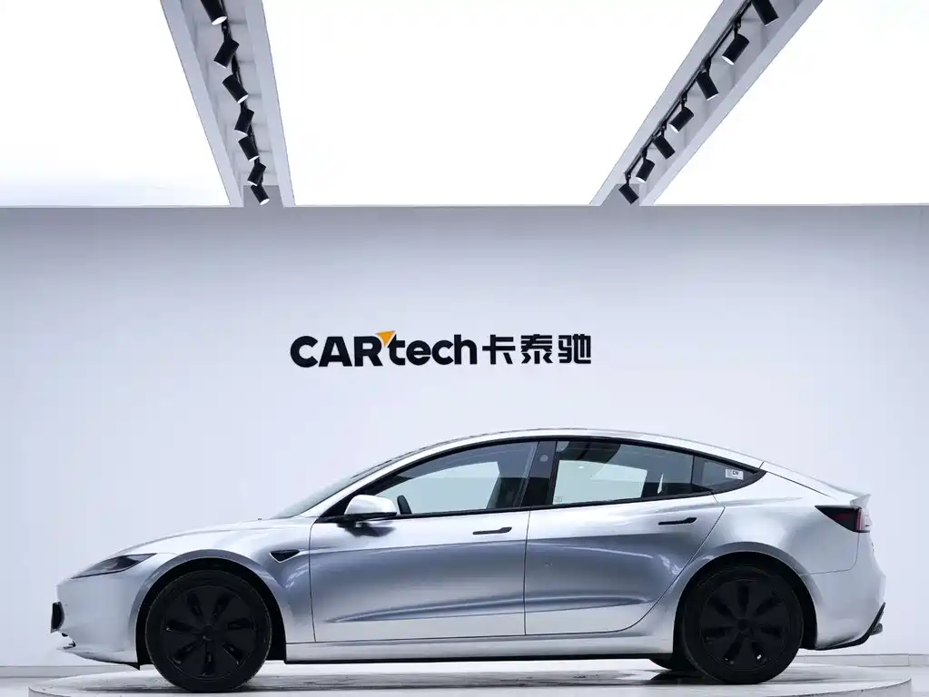Tesla Model 3 — миниатюра 2