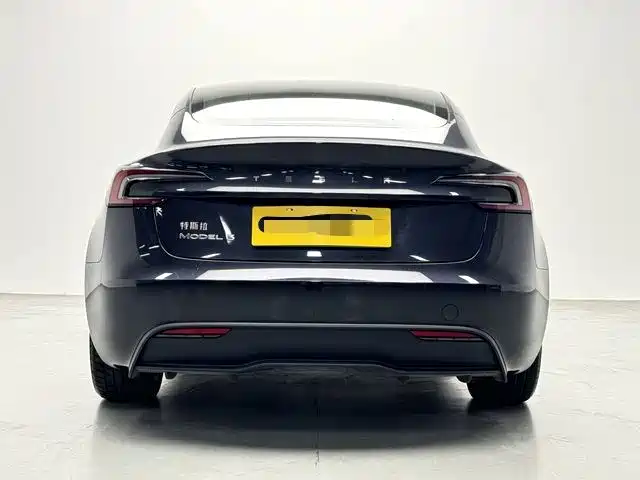 Tesla Model 3 — миниатюра 8