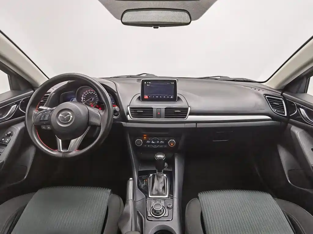 Mazda Mazda3 3 2014 1.5L AT Luxury