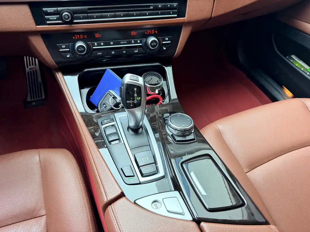 BMW 5 Series — миниатюра 13