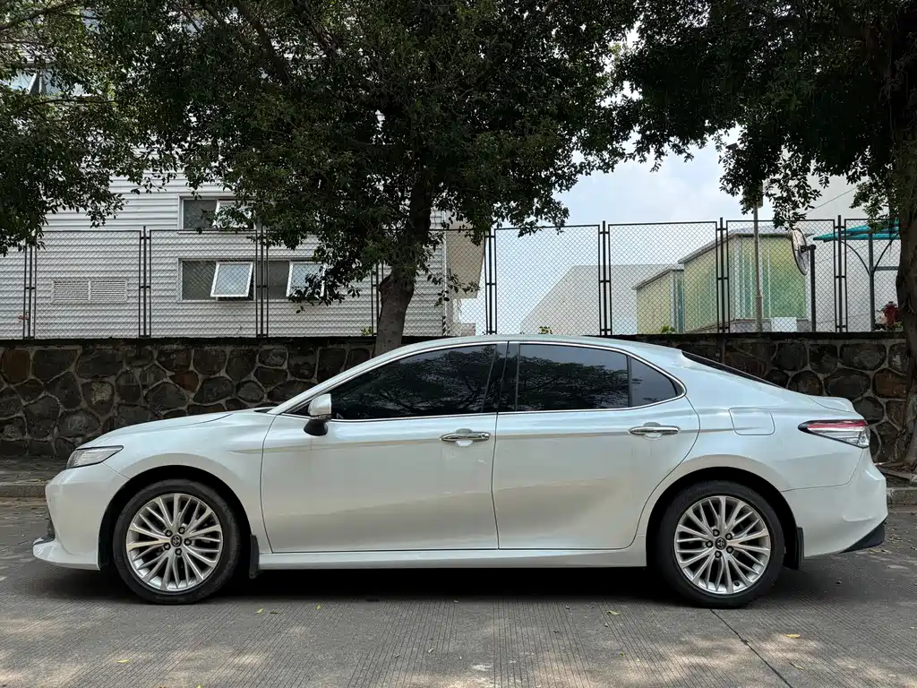 Toyota Camry — миниатюра 6