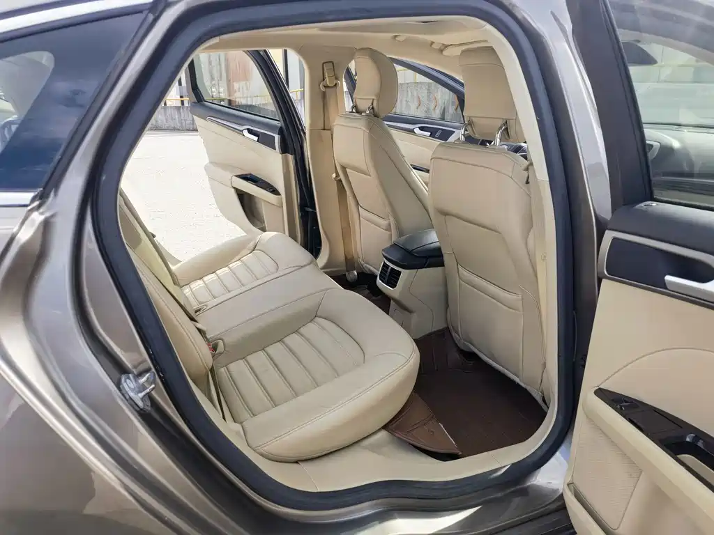 Ford Mondeo — миниатюра 8