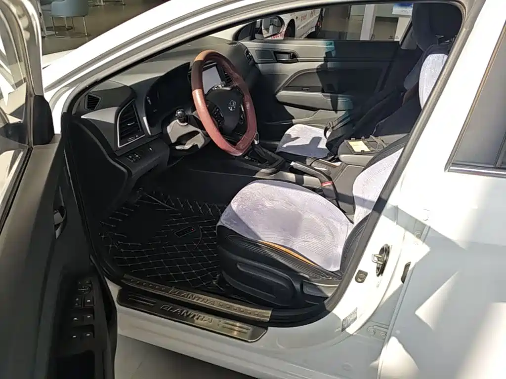 Hyundai Elantra — миниатюра 16