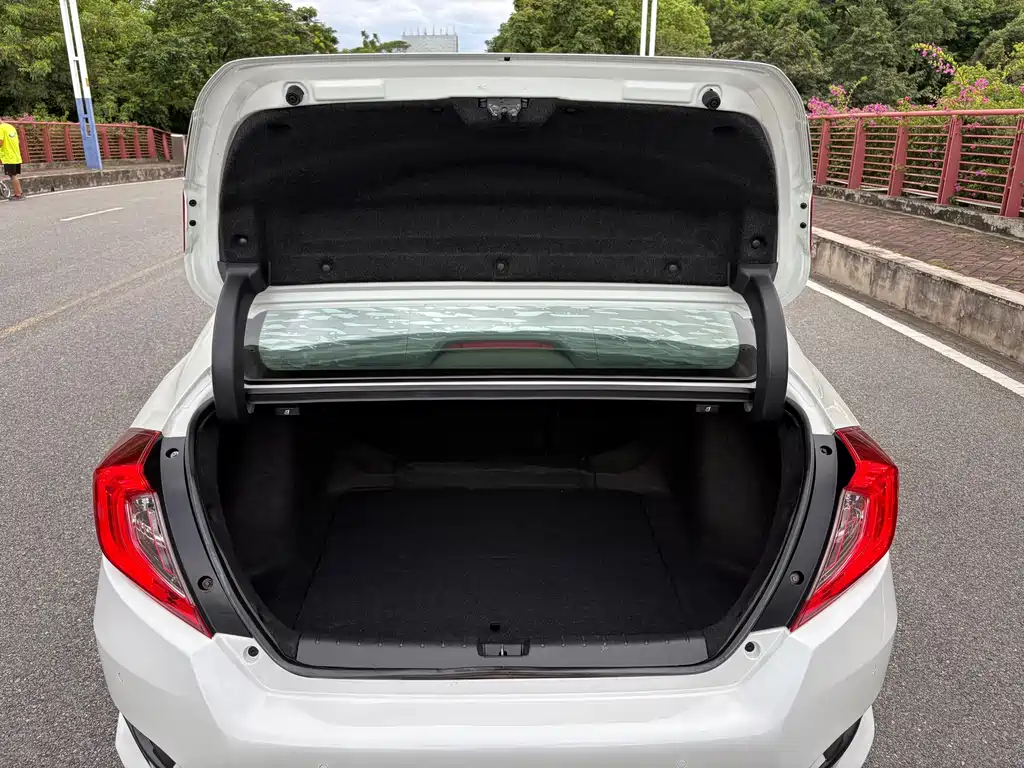 Honda Civic — миниатюра 9