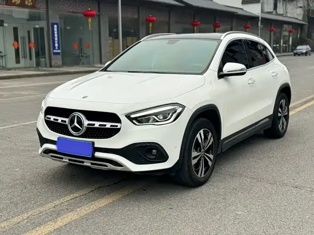 MERCEDES-BENZ GLA