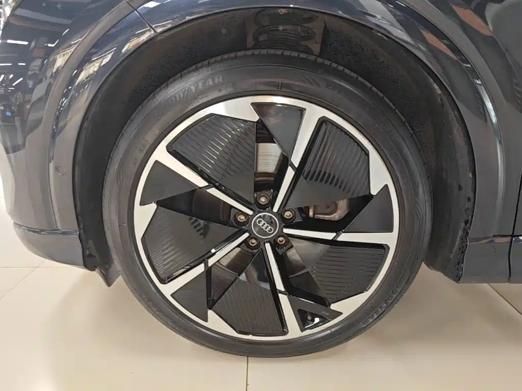 Audi Q4 e-tron — миниатюра 25