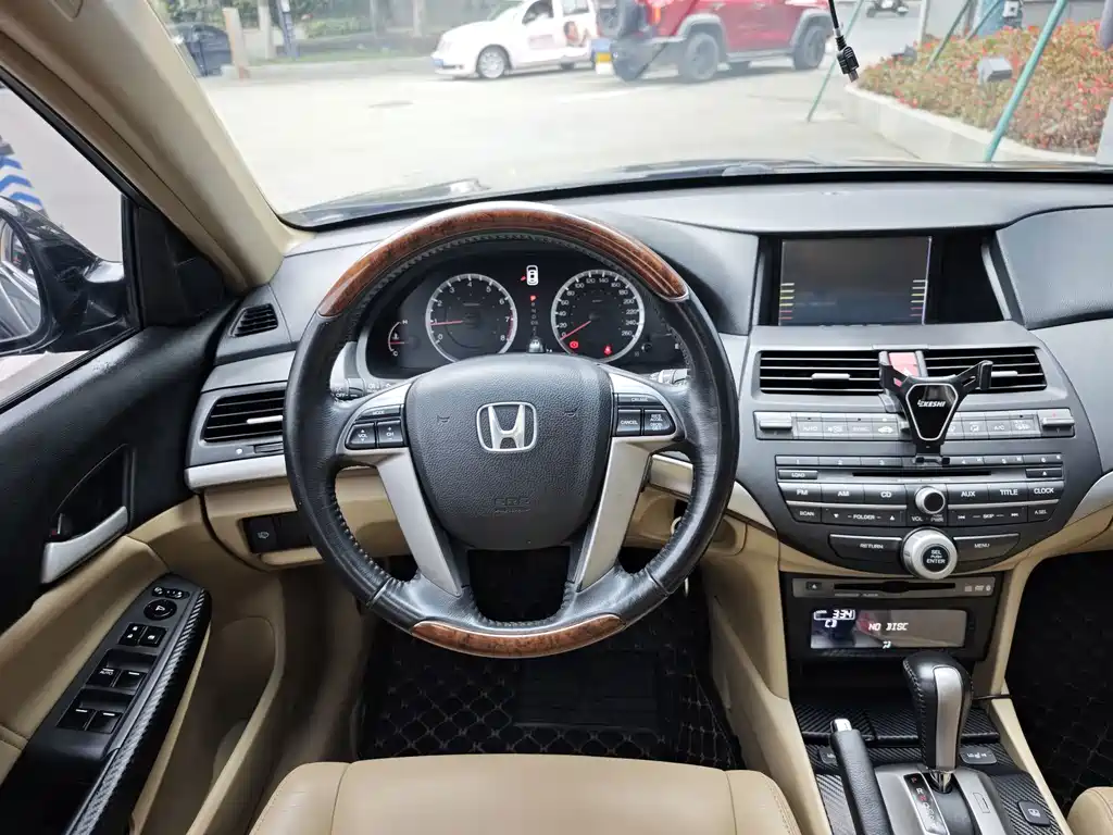 Honda Accord — миниатюра 9